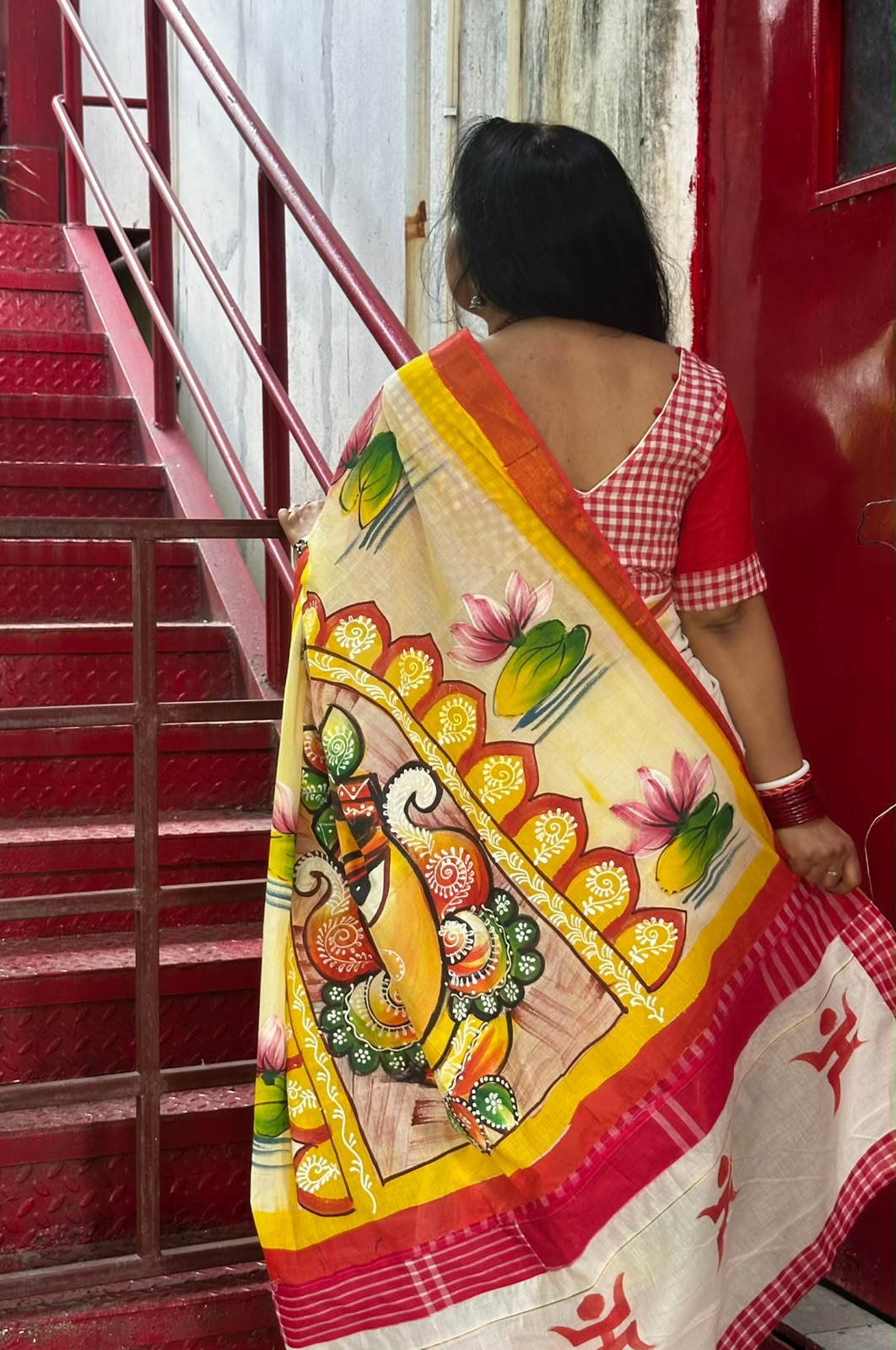 Maa Durga Motif handpainted cotton saree with gamcha border Saree length:5.5 mtr Doesn’t come with a blouse piece — photo 2