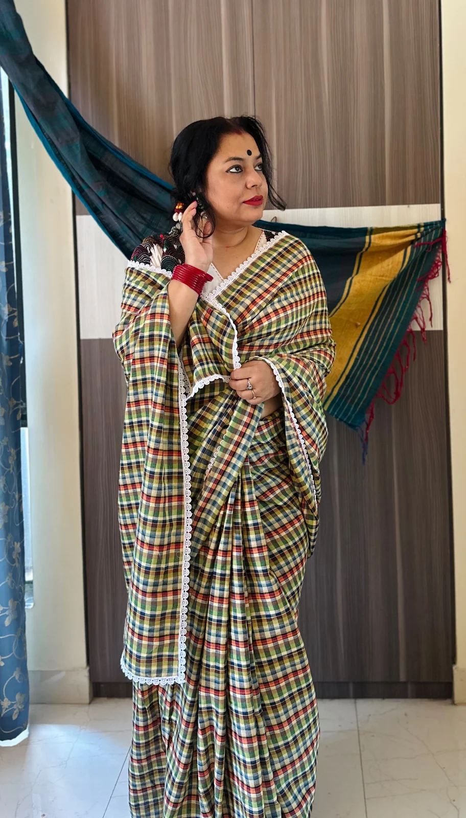 Handloom check saree with lace border(Multicolour) — photo 2