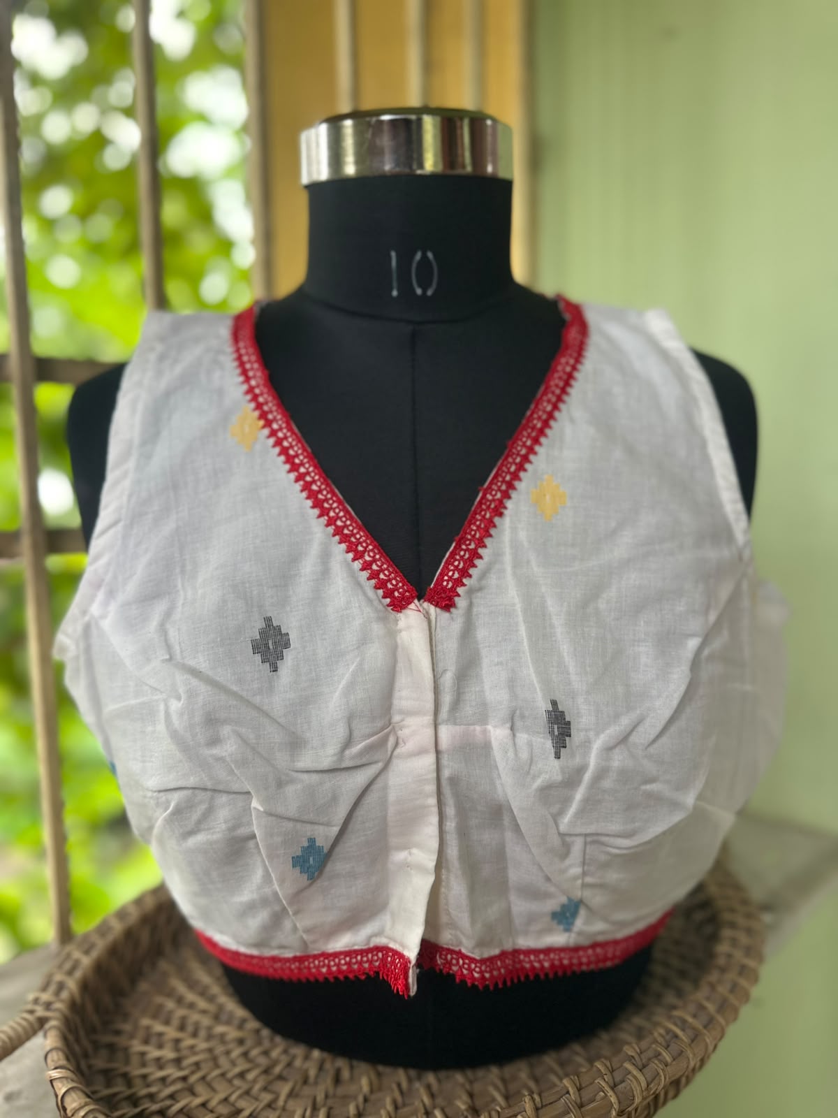 Jamani Non Padded Sleeve Less Blouse