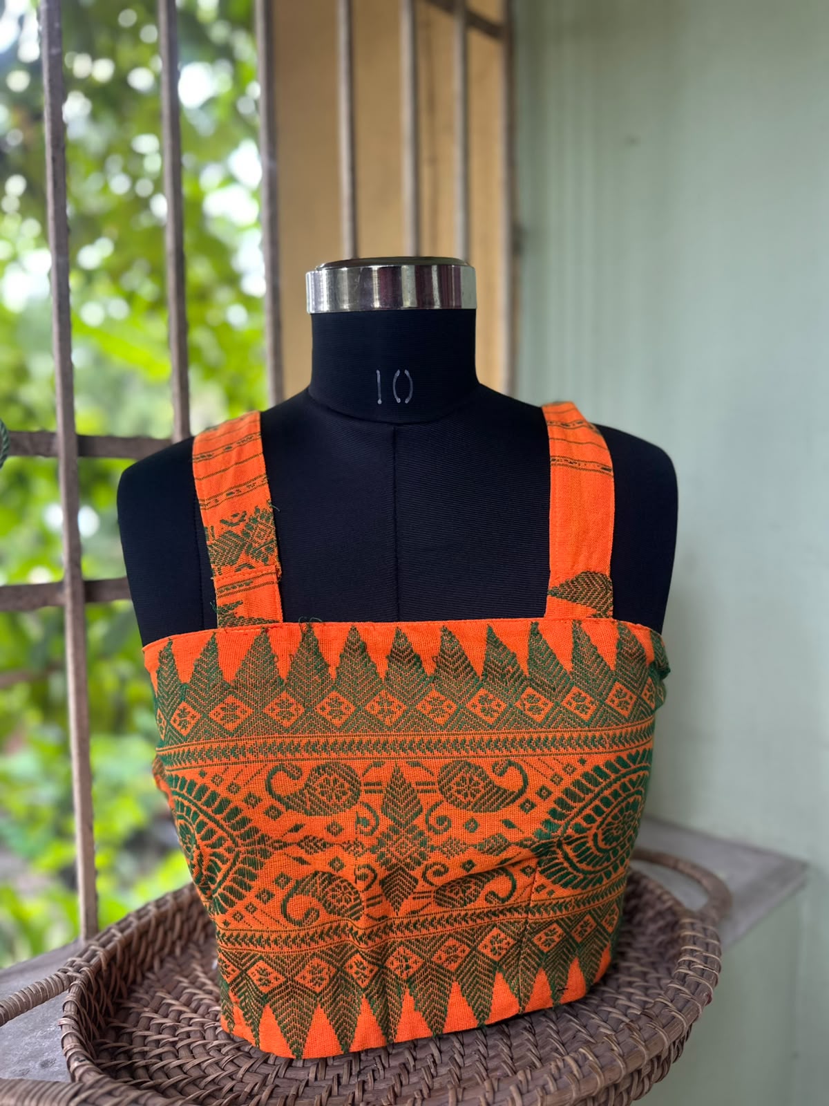 Sleeveless bra let style blouse . With lining . — alternate view